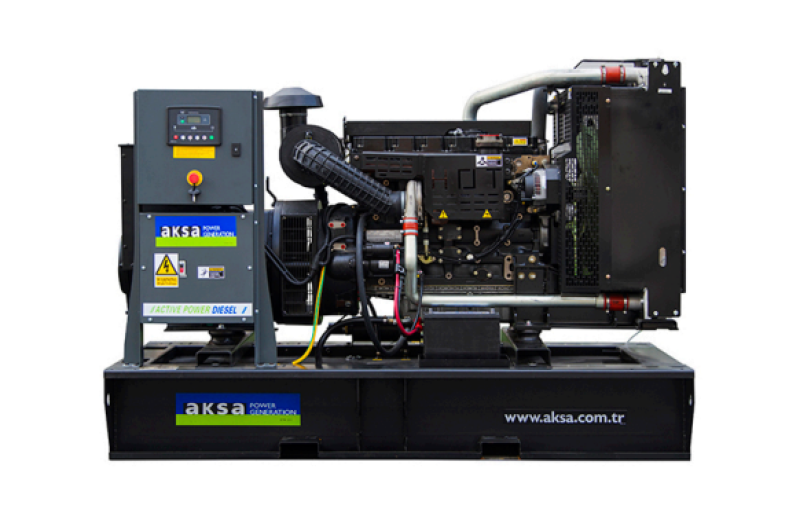 Innenansicht des AKSA AP165 Dieselgenerators mit detaillierter Technik und Verkabelun